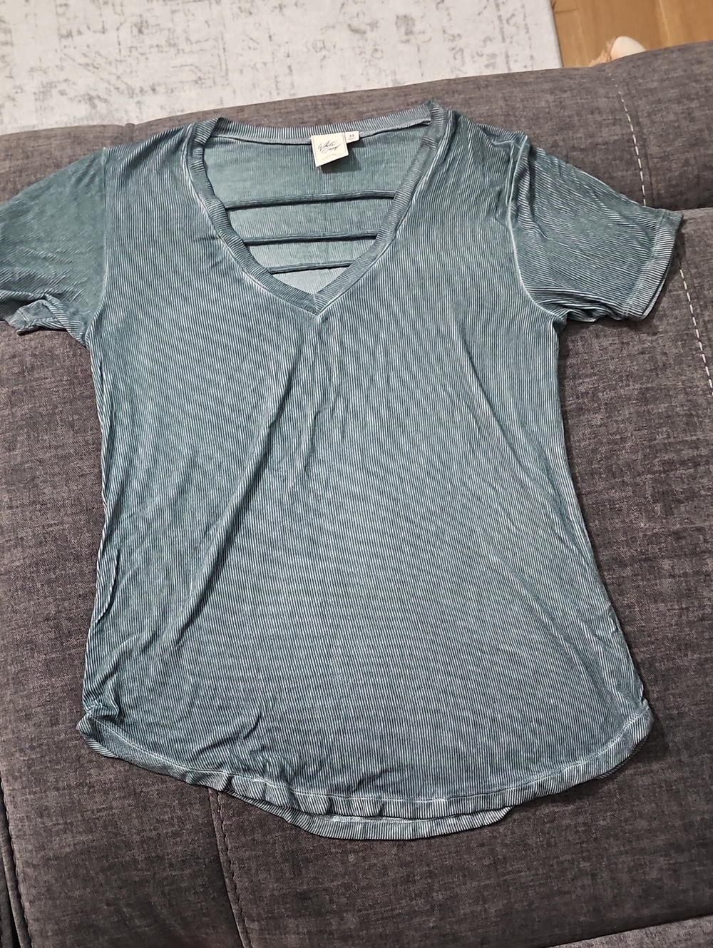 White CROW GreenV-Neck Short Sleeve Top